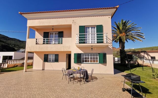 Отель Villa Caniçal Санта-Крус вид на фасад