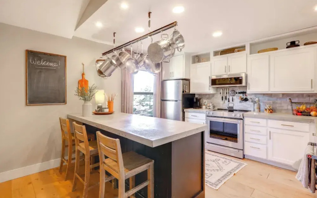 Townhome Near Dtwn Flagstaff: Grill, Golf & Relax!