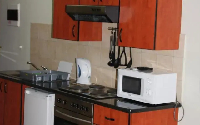 Oakelands Studio Apartments