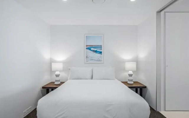 Oceanview 2-bed With Pool, Sauna, Gym & Parking
