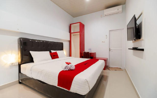 RedDoorz Plus near Palembang Icon Mall 2