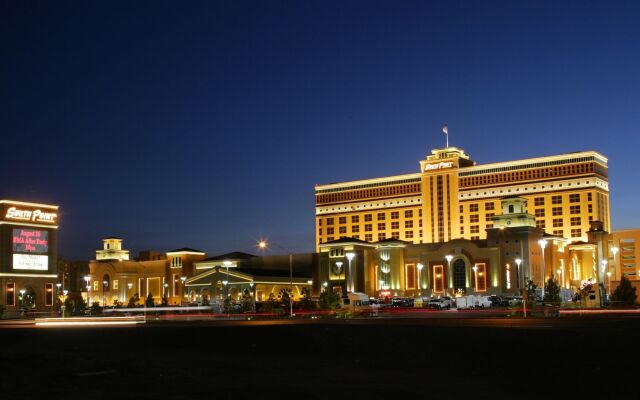 Отель South Point Hotel, Casino, and Spa США, Лас-Вегас - 1 отзыв об отеле, цены и фото номеров - забронировать отель South Point Hotel, Casino, and Spa онлайн вид на фасад