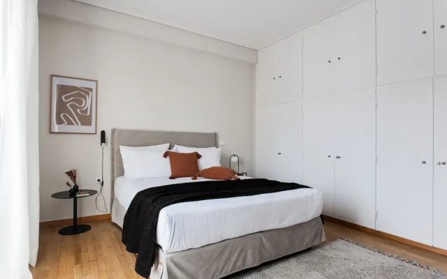 Spacious & Airy 1 Bedroom Apartment near HELEXPO