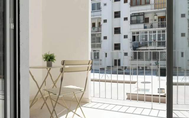 Barirooms - Cardassi Suites