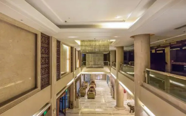 Baiyun Hotel (East Building)