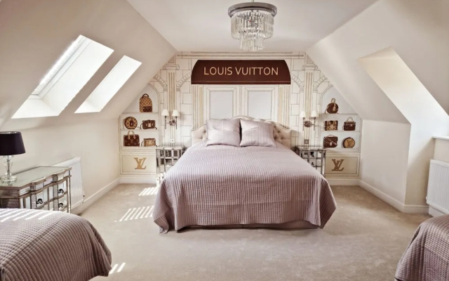Six Bedroom New-build Detached House In Bicester