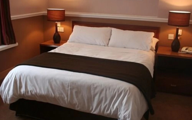 Pines Hotel Luton Airport