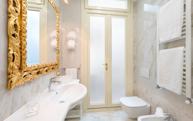 Canal View San Marco Luxury Rooms