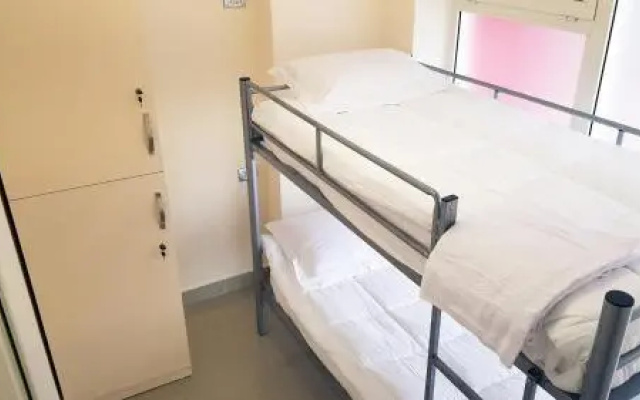 Hostel Fredi