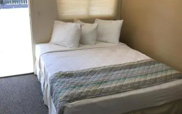 Six Gun Motel