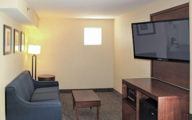 Comfort Inn & Suites Chesterfield - St. Louis