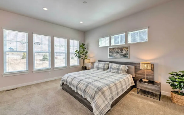 Inviting Hideout Townhome w/ Balcony & Lake Views!