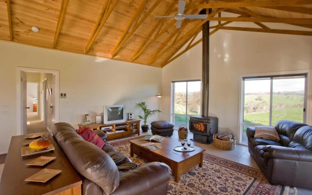 Hut on the Hill Bed & Breakfast