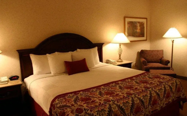 Best Western Plus A Wayfarer's Inn and Suites
