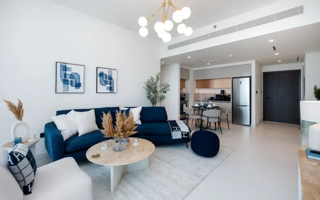 Serene 1BR w Private Palm View Balcony