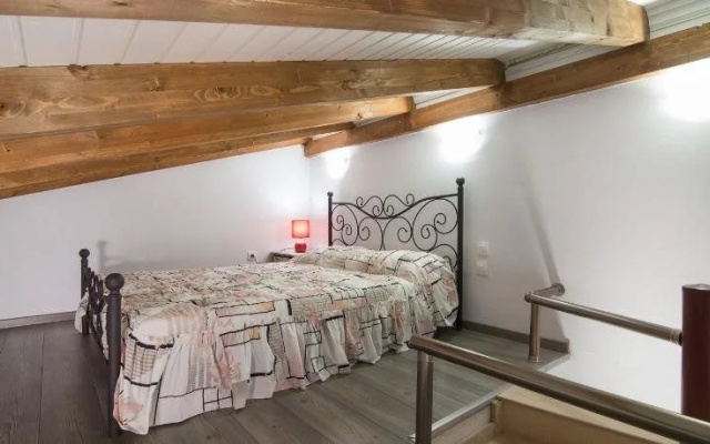 Simon King Studios & Apartments