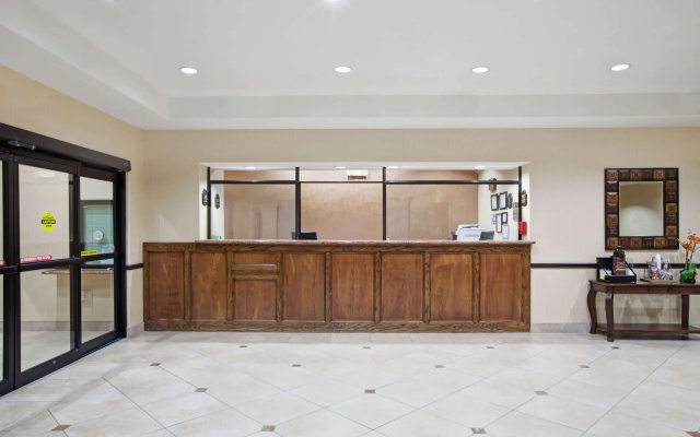 Super 8 by Wyndham IAH West/Greenspoint