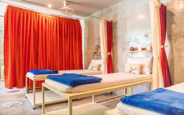 OYO 617 Tira Hostel chalong Phuket