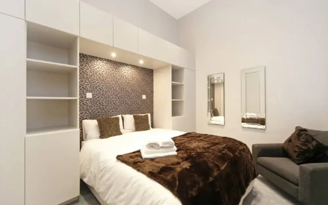 Modern 2 Bedroom Kensington Home