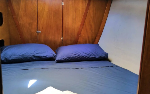Boat, Sleep & Tours EHoa