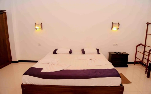Gayana Hotel