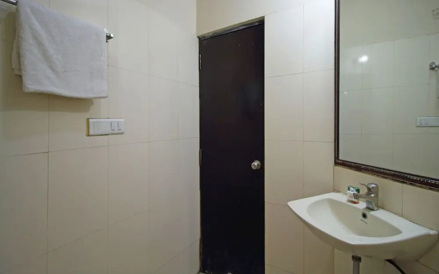 Hotel Center Point by OYO Rooms