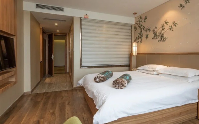 Meixu L Hotel (Zhenjiang Suning Plaza Xijindu Branch)