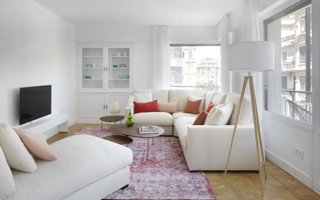 Larroka Apartment by FeelFree Rentals