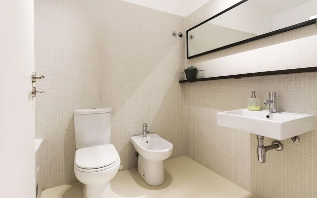 Modern & Bright Avenidas Novas II by Homing