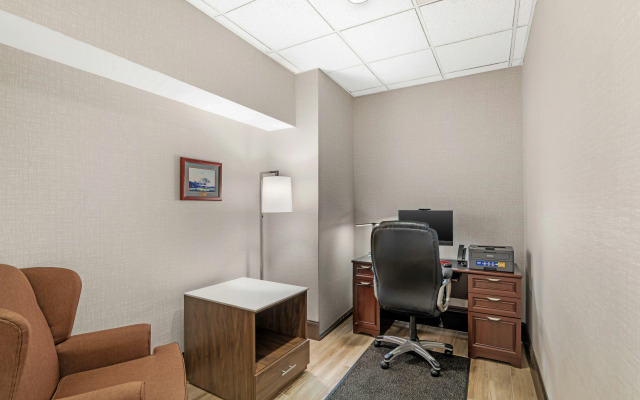 Hampton Inn & Suites Augusta West