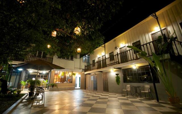 Oh Compound Hostel Бангкок вид на фасад