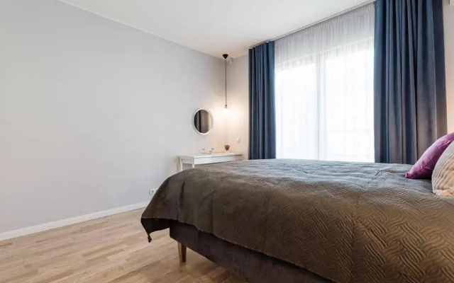 Central apartments, Quiet with Free Parking and AC.