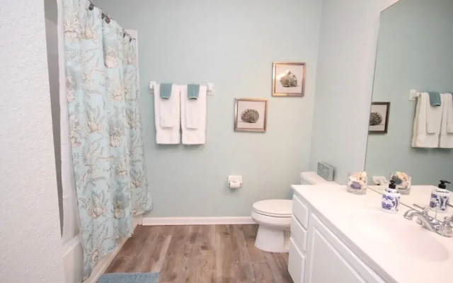 Lake View Paradise 3 Bedroom Condo by RedAwning