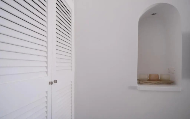 Elia Cave Suites