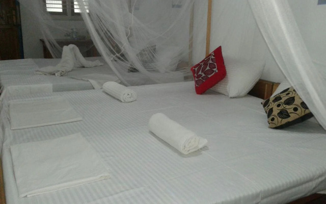 Star Rest Beach Hotel Arugambay