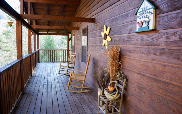 BOUNDARY HAVEN - 3 Br Cabin
