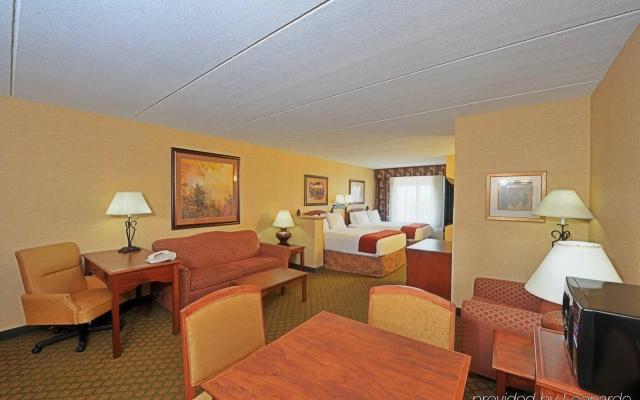 Holiday Inn Express & Suites Tempe by IHG