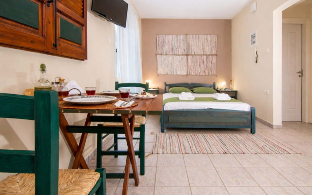 Village Vibe - Seaside Stay w Balcony Near Volos