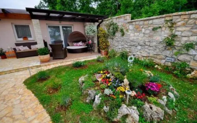 Holiday Home T