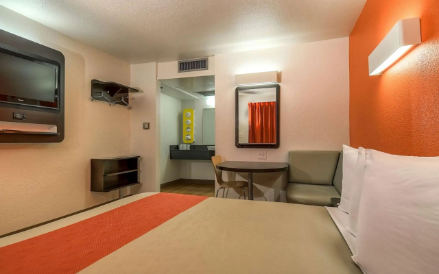 Motel 6 Carlsbad, CA Beach