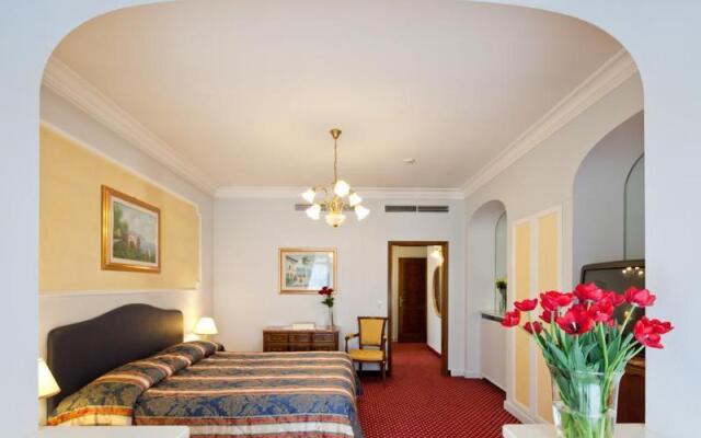 Отель La Residence & Idrokinesis Италия, Абано-Терме - 1 отзыв об отеле, цены и фото номеров - забронировать отель La Residence & Idrokinesis онлайн комната для гостей
