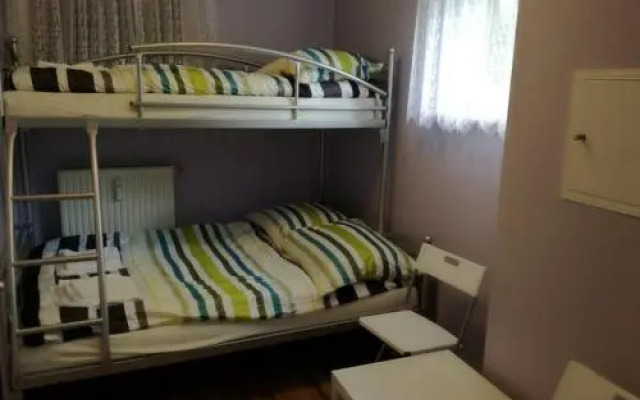 Hostel52