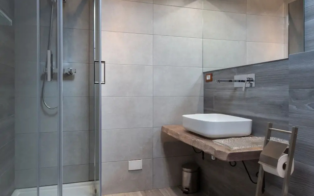 Carla's Rooms with Private Bathroom & Kitchen