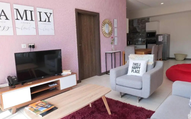 Lovely 2 Bdrm Serviced Apartment with pool & sauna