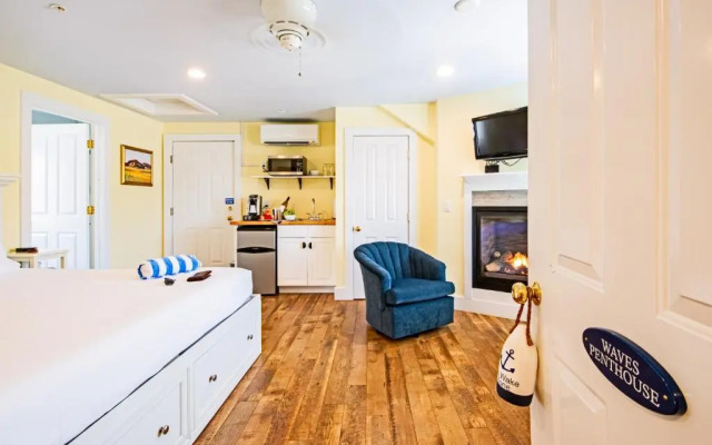 Admirals Landing - Adults Only
