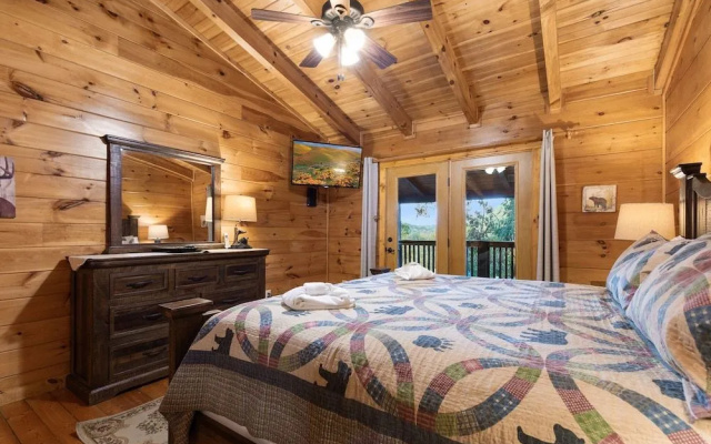 Cozy Bear Lodge by Jackson Mountain Rentals
