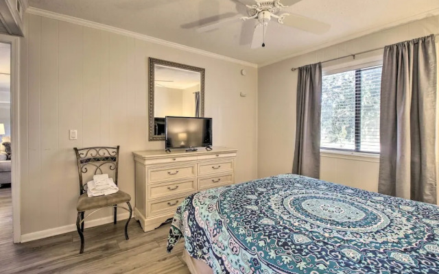 Walk to Beach: Condo w/ Balcony in Hilton Head