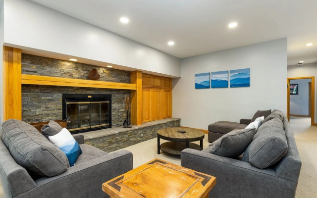 2705 Chateaux DMont