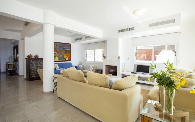 Sunset Beachfront Villa Meneou