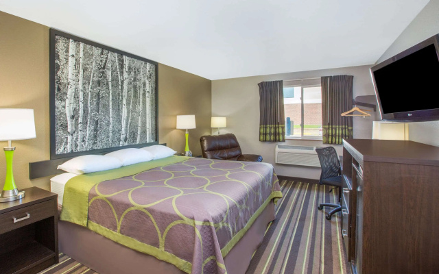 Super 8 by Wyndham Brookings